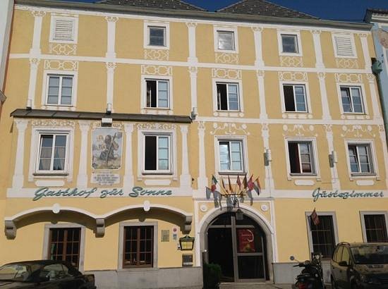 GASTHOF SONNE - Prices & Hotel Reviews (Aschach an der Donau, Austria)