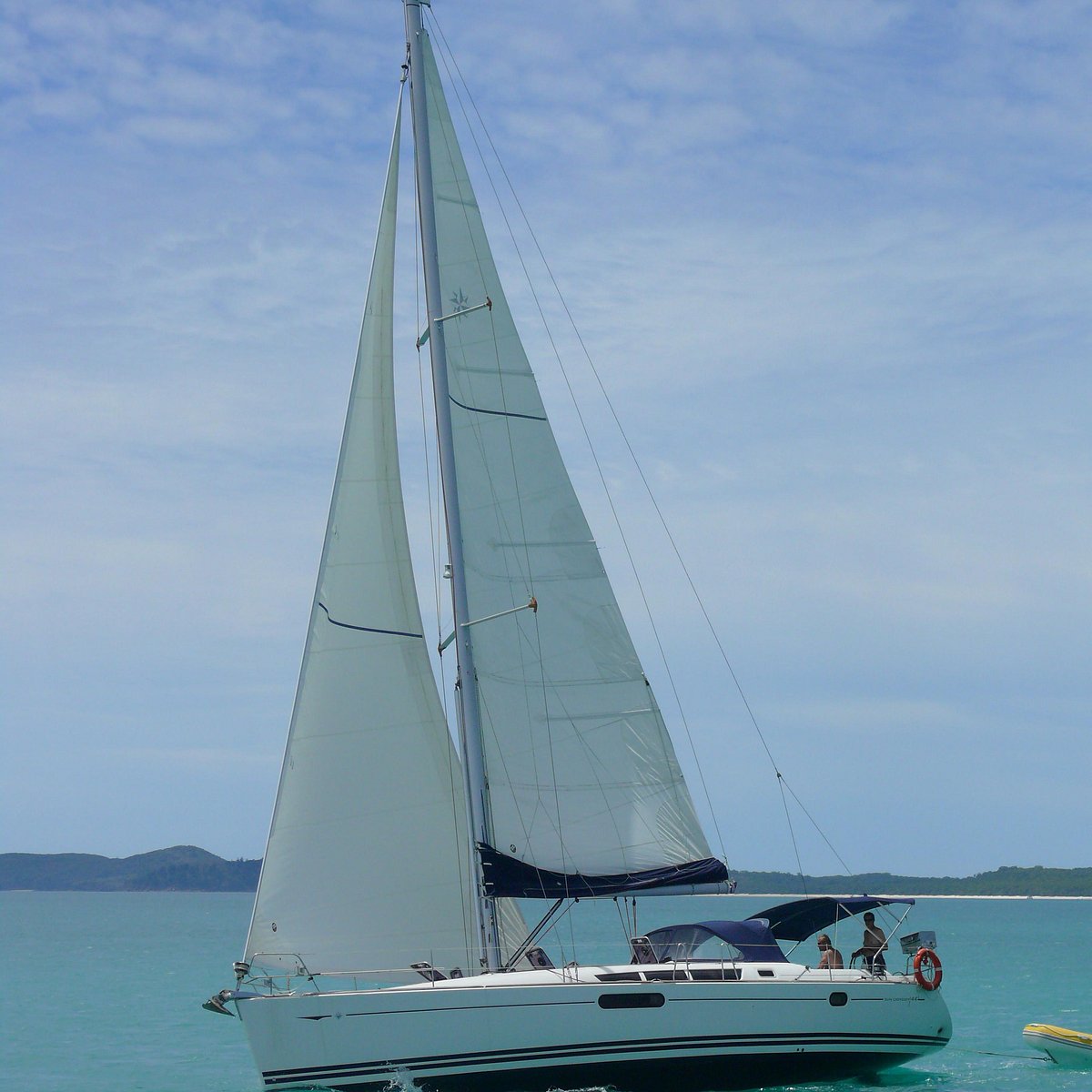 whitsunday yacht club airlie beach