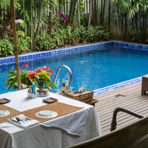 Breakfast by the pool