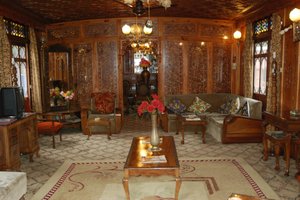 Room & Suite