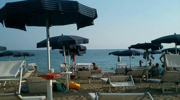 la spiaggia del campeggio