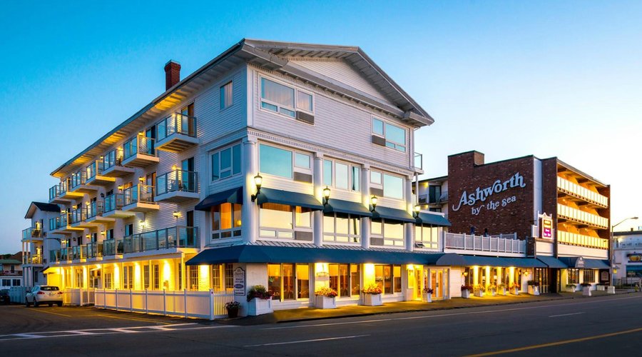 Breakers Restaurant & Bar
