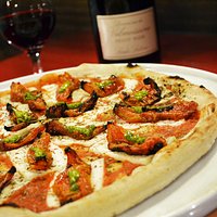 Variedade de pizzas e massas
