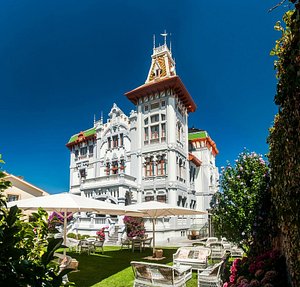 El hotel Villa Rosario es un palacete indiano en primera linea de la playa de Ribadesella (Astur