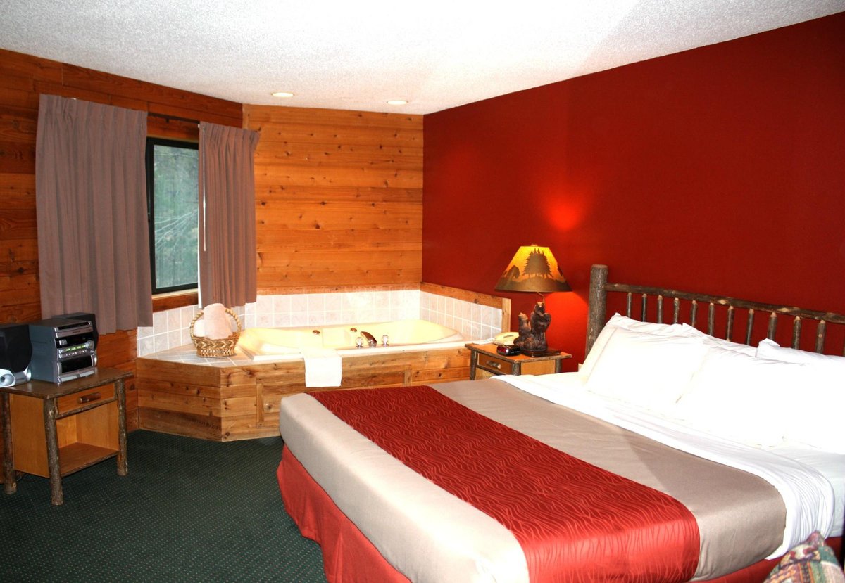 The Lodge at Crooked Lake Sauna: Pictures & Reviews - Tripadvisor