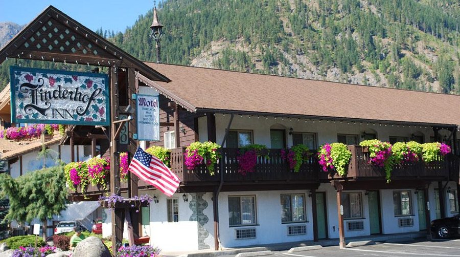 1/2 block to Downtown Shops/Activities