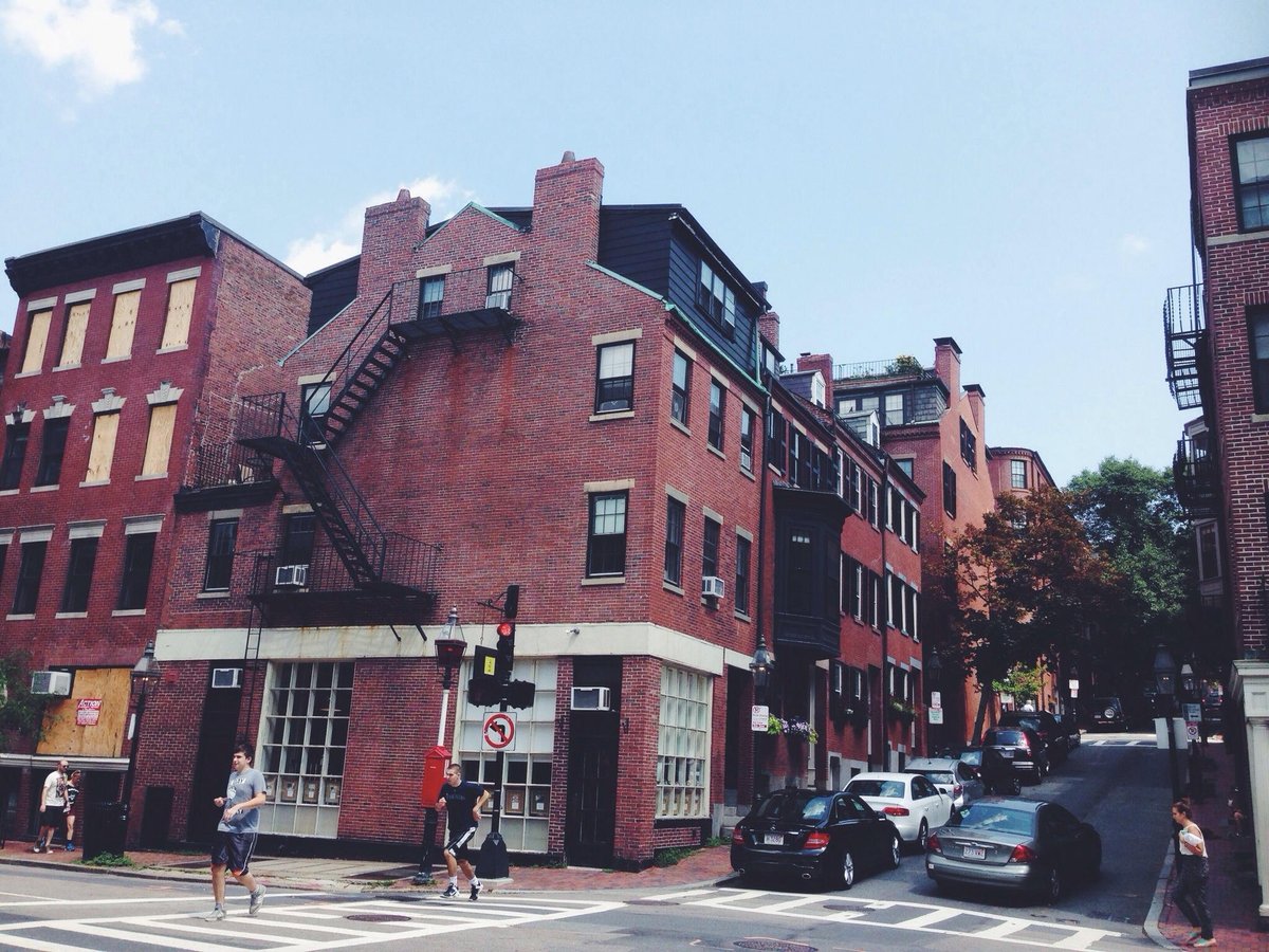 Explore Charles Street  What To Do In Beacon Hill Downtown Boston