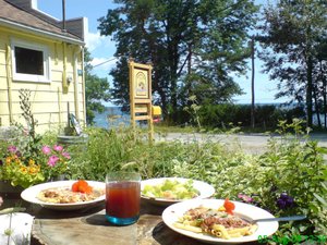 Applewood Inn in Miller Lake