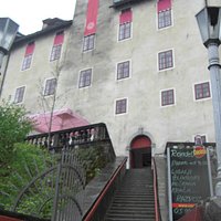 Ingresso al Castello con scalinata