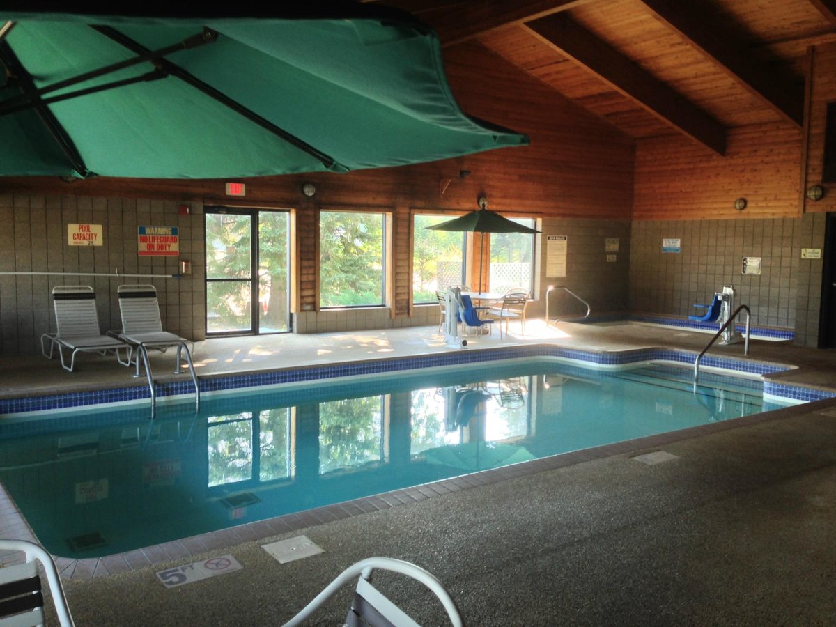 First American Hotel & Suites Pool Pictures & Reviews - Tripadvisor