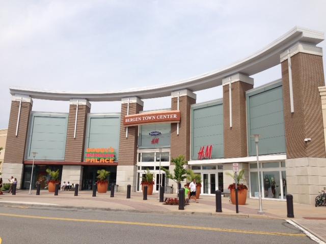 Outlets at Bergen Town Center (Paramus 