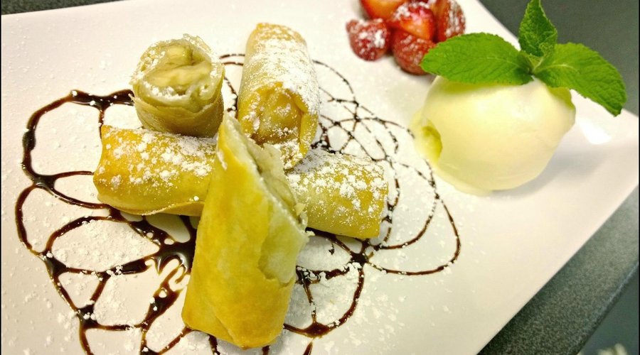Dessert; Banana spring rolls, chocolate sauce & ice cream