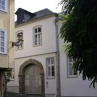 Eingang Palais Papius mit Möbelsammlung von Lemmers-Danforth