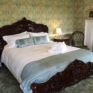 A king-size Victorian bed is the centre piece of our Iris Room - double en-suite room.