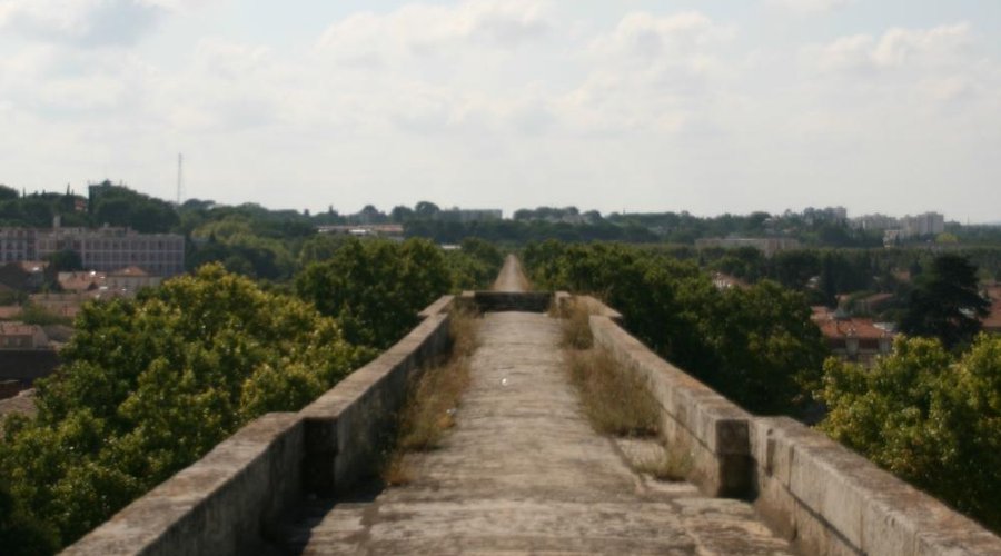 Looking along the Aquaduct (zoom lens)