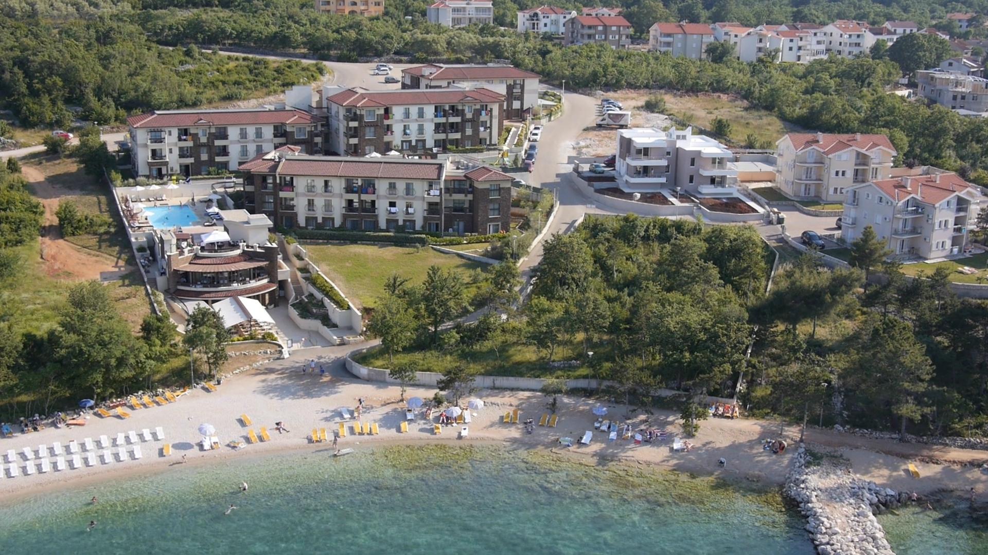 Hotel photo 2 of Blue Waves Resort.