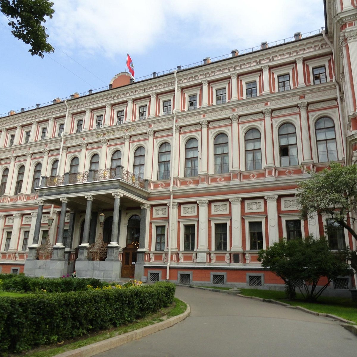 Николаевский дворец спб елка. Николаевский дворец в Санкт-Петербурге.