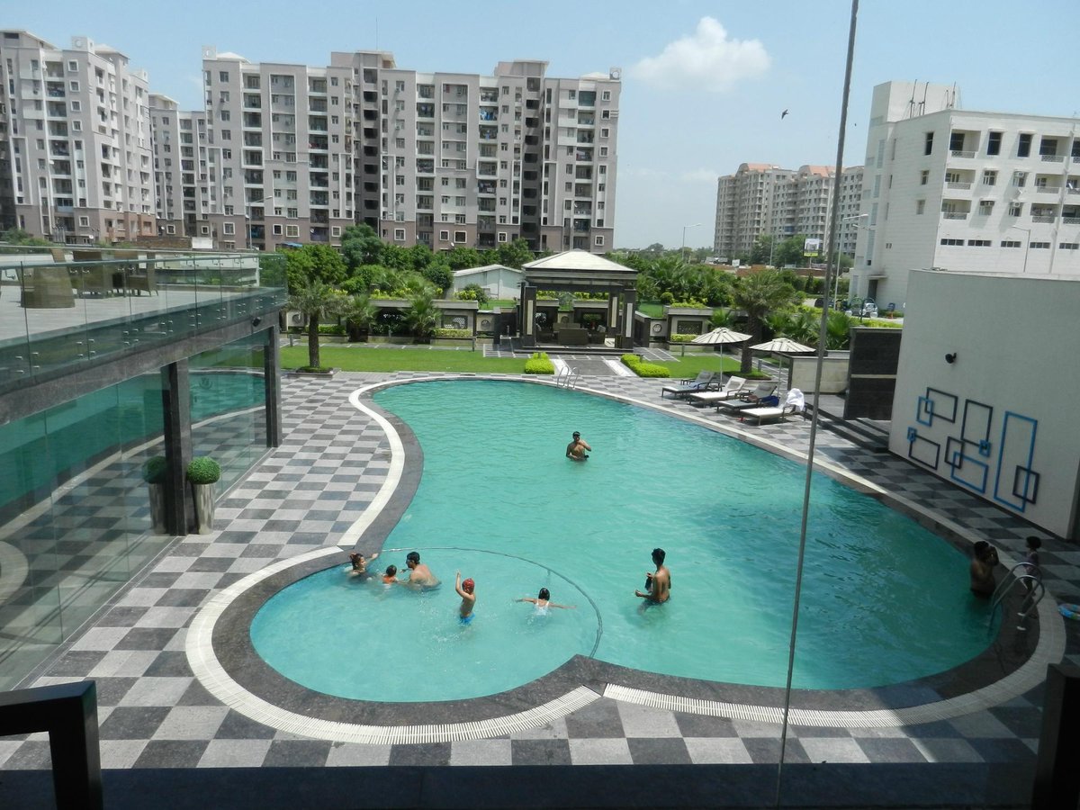 Golden Tulip BDI Club and Suites Bhiwadi Pool Pictures & Reviews ...