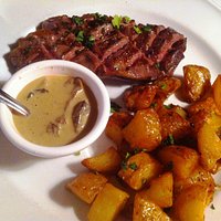Magret rôti à la braise, sauce foie gras