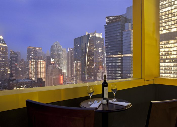 Four Points by Sheraton Midtown - Times Square Bar or Lounge: Pictures ...