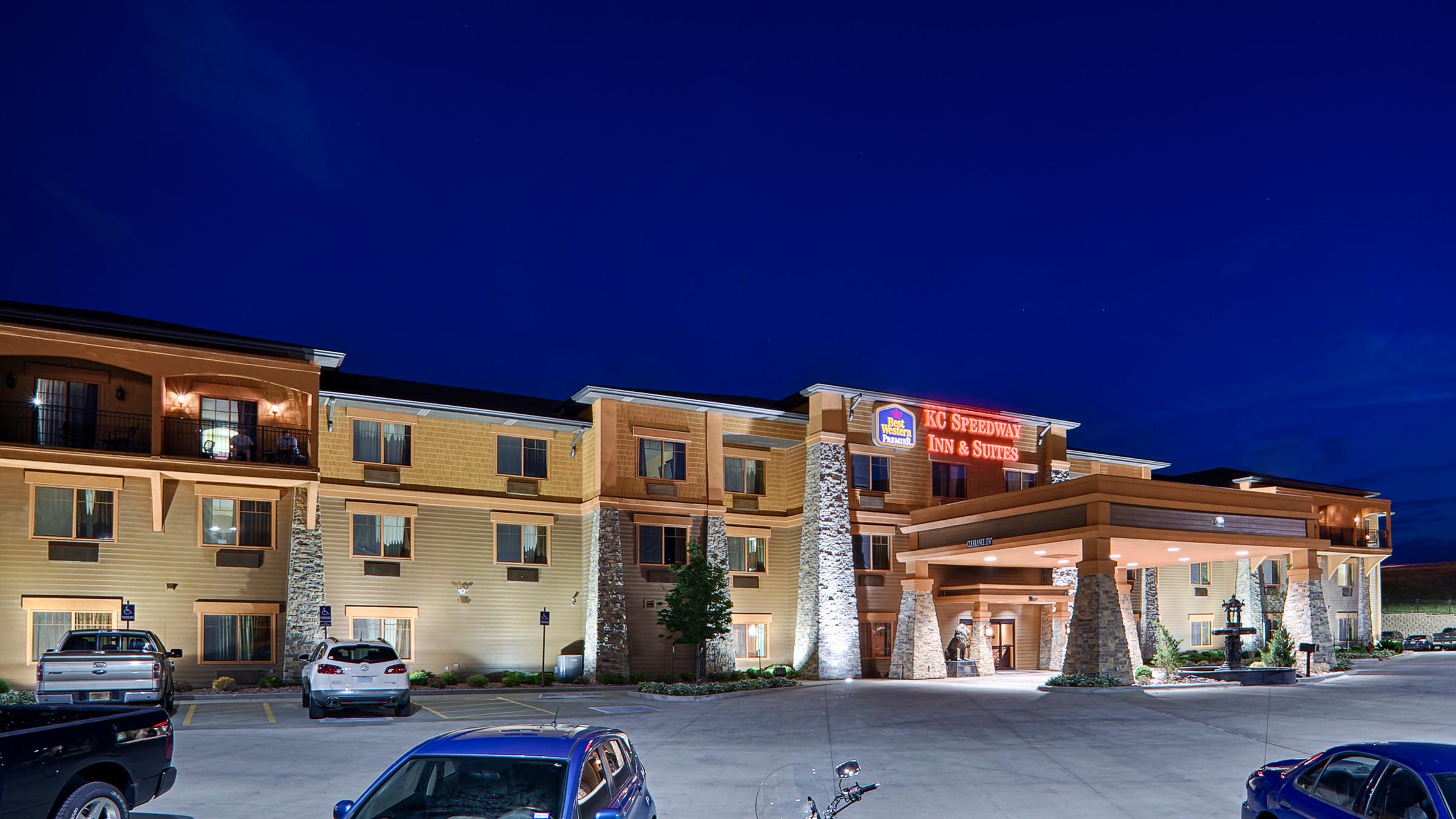 Hotel photo 15 of Best Western Premier Kc Speedway Inn & Suites.
