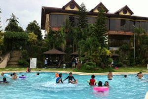 Pool & Beach