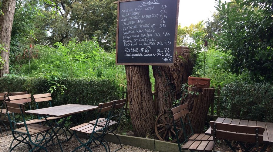 Biergarten im schönen Ambiente