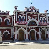 Центральный вход