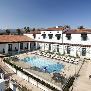 Our downtown Santa Barbara hotel on State Street makes it easy to walk to nearby attractions.