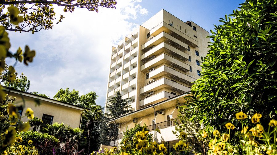Территория комплекса «GOLDEN RESORT»