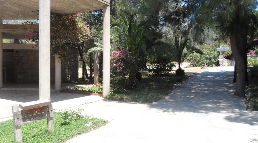 les allées entre les bungalow