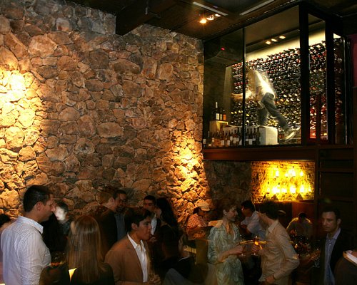 Top 10 Best Nightlife near Av. Junta Mizumoto 13, Jardim Peri Peri - SP  05537-070, Brazil - October 2023 - Yelp