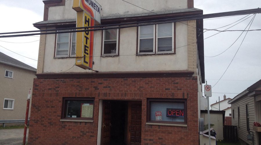 Timmins Moneta Hotel on Pine St South