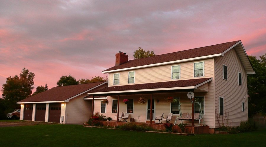 Hidden Meadow Inn at sunset.