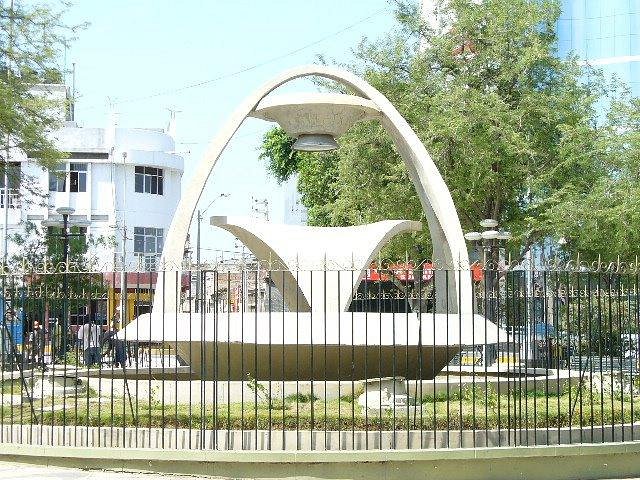 PLAZA DE ARMAS DE SULLANA PIURA PERÚ