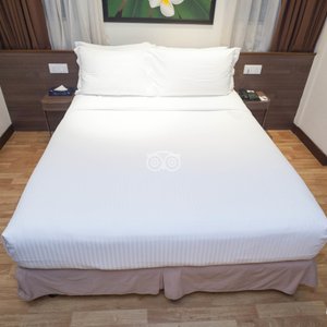 The Superior Queen Room at the Frenz Hotel