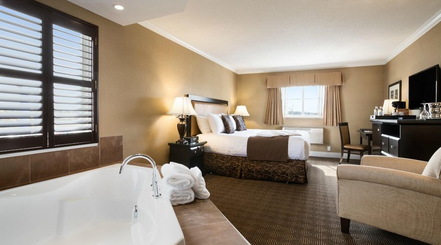 Jacuzzi Suite
