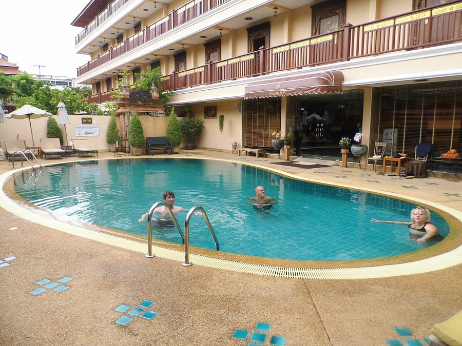 AT CHIANG MAI HOTEL (Chiang Mai, Thailand) - foto's, reviews en