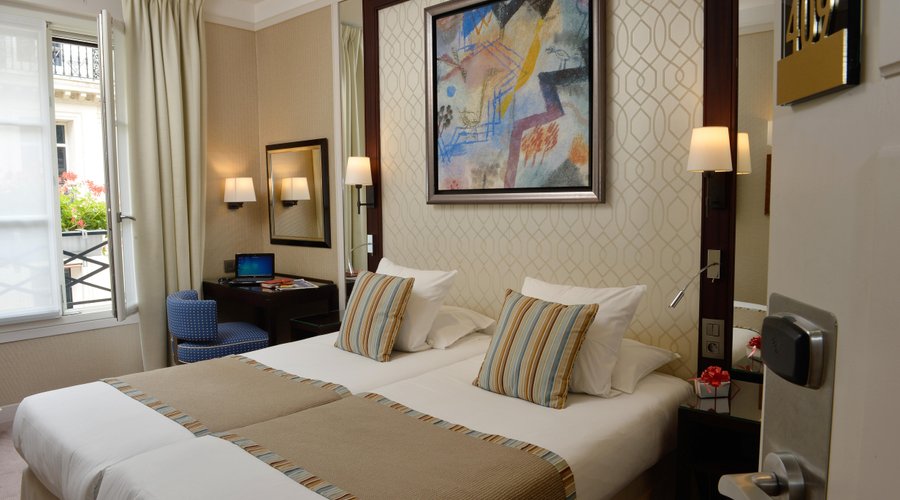 Twin bedded room