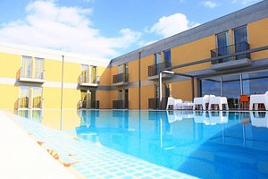 Hotel 3K Faro in Faro, image may contain: Villa, Hotel, Pool, Water