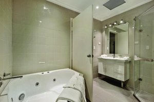 Room & Suite