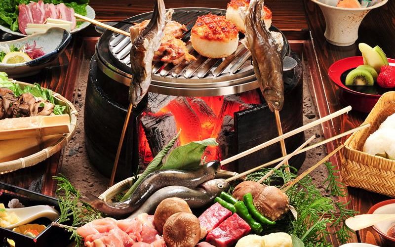 【炭火山里料理】当館の名物料理！囲炉裏で楽しむ炭火料理！