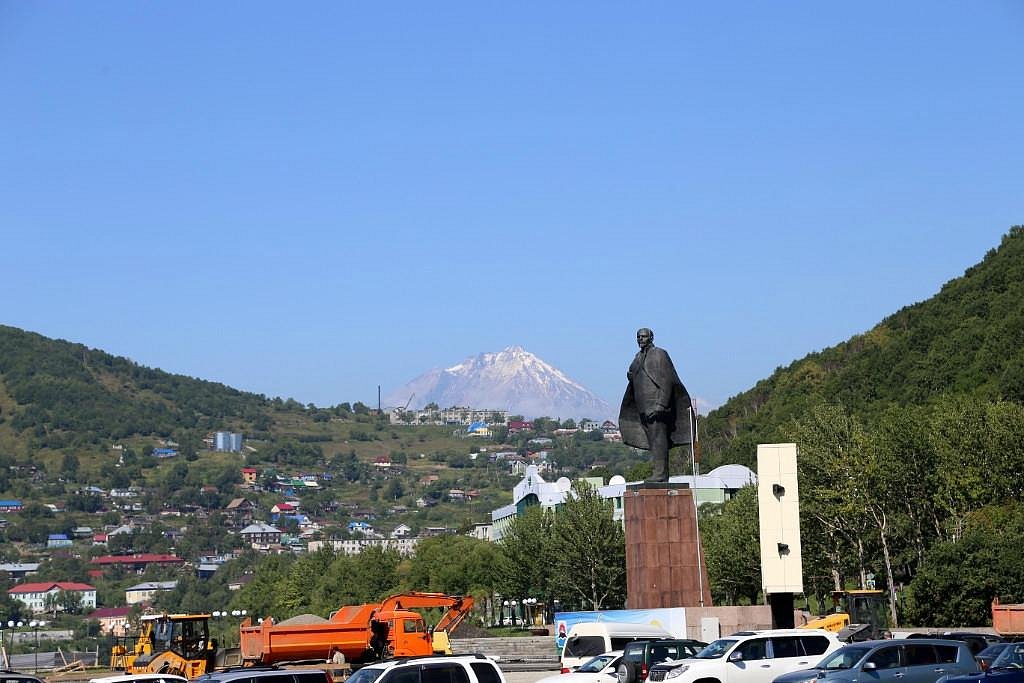 Погода в октябрьском петропавловск камчатский. Петропавловск Камчатский Октябрьский. Застава Октябрьская Камчатка. Кинотеатр Октябрьский Петропавловск-Камчатский.