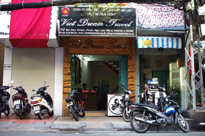 Không gian đầy màu sắc và sang trọng của Vietdream Hostel sẽ khiến bạn bị mê hoặc ngay từ cái nhìn đầu tiên. Đến với Vietdream Hostel, bạn sẽ được tha hồ thư giãn và tận hưởng không gian thoải mái và đầy đủ tiện nghi.