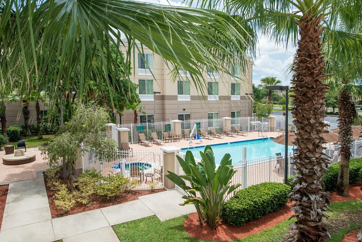 Hilton Garden Inn Orlando East/UCF Area Pool Pictures & Reviews ...