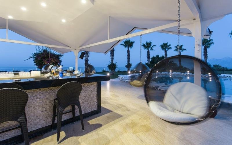 Pool Bar