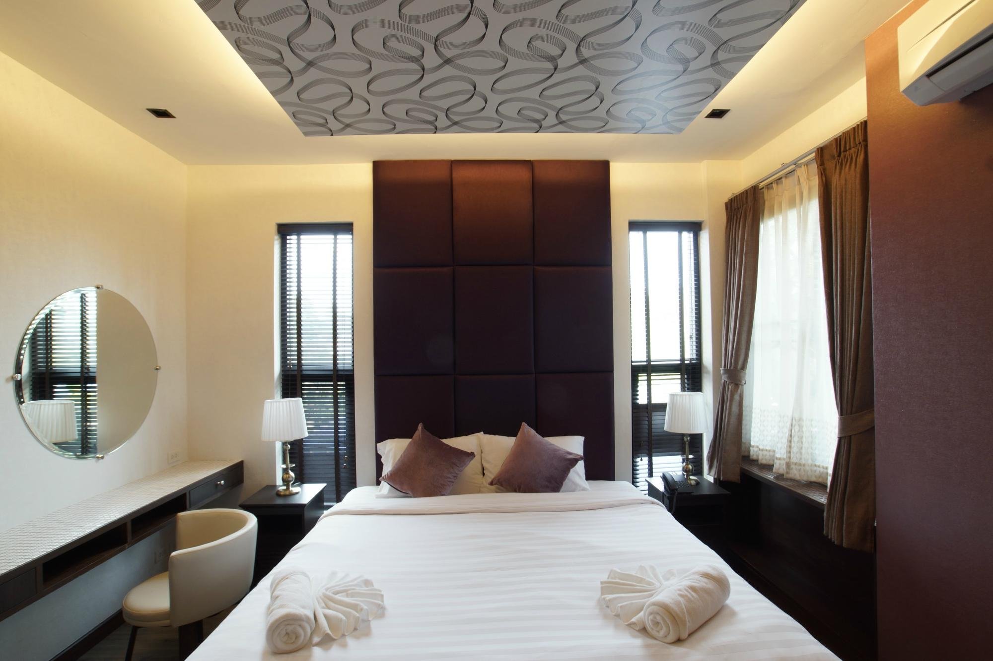 Burapa Boutique by null