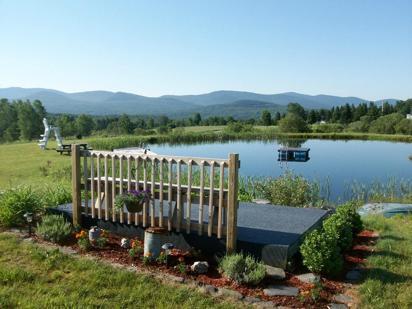 BEAR ROCK SUITES - Prices & Guest house Reviews (Colebrook, NH)