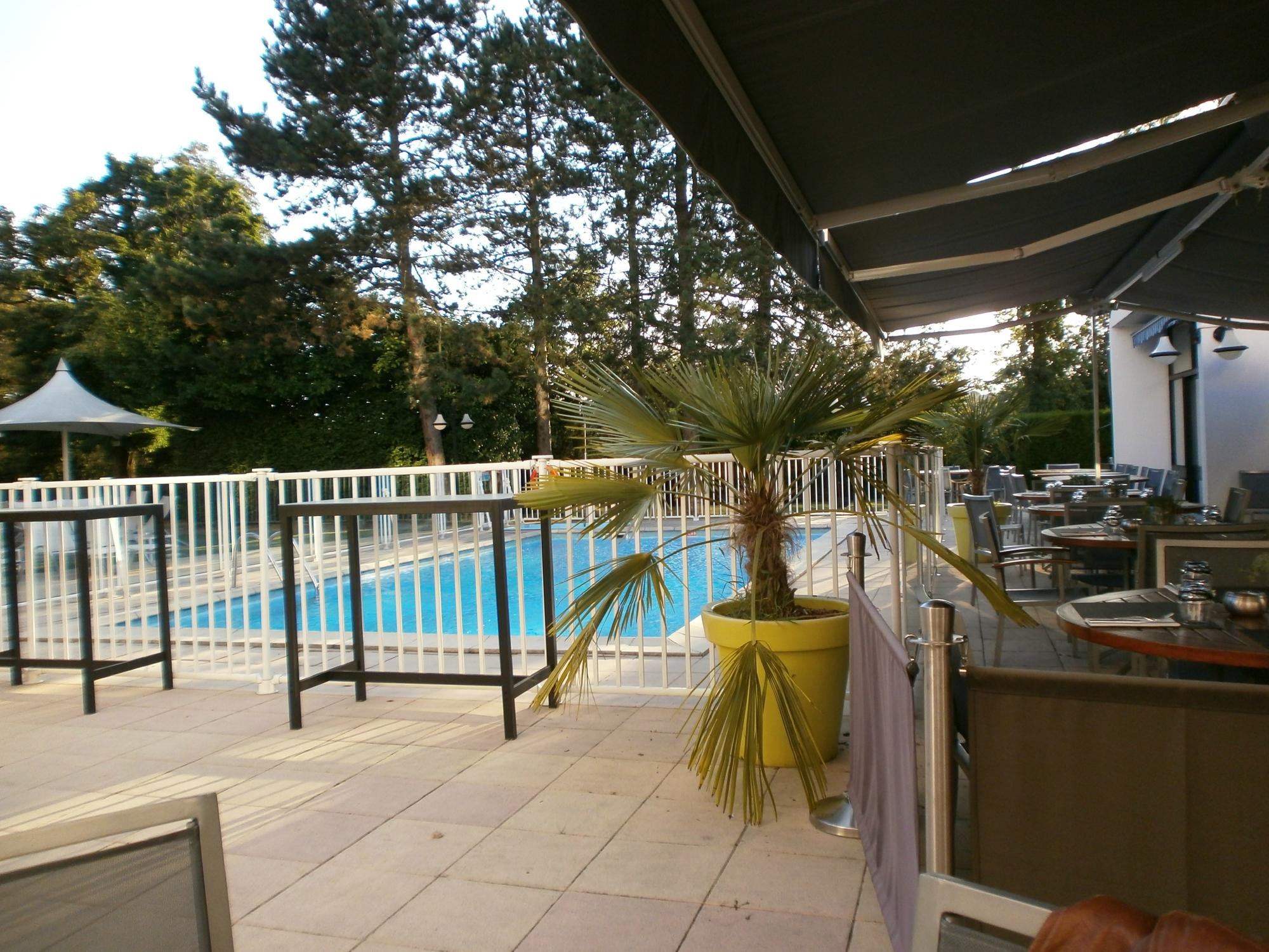 B&B HOTEL Lyon Nord Pool Pictures & Reviews - Tripadvisor