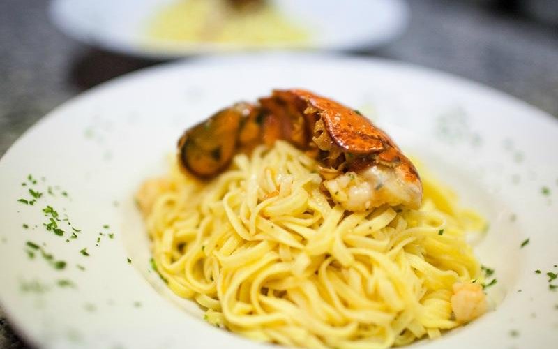 Tagliatelle fine all'astice e gamberoni